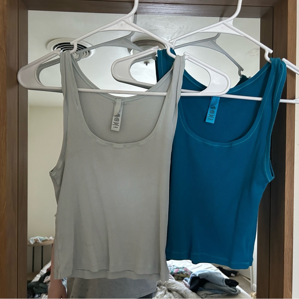SKIMS TANK JUST LIGHT BLUE